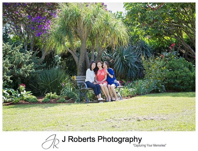 Extended Family Portait Photography Sydney for Visitors from Overseas at Centennial Park